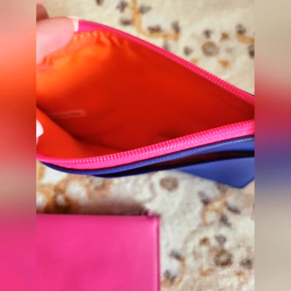 2pc Guess clutches -Blue 💙 and Pink 🩷